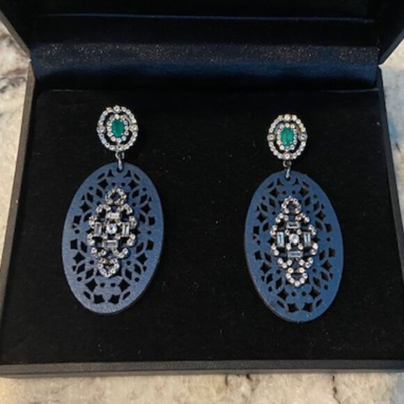 CAROL BRODIE RARITIES CARVED LEATHER, ZIRCON, GREEN ONYX DROPS - Picture 5 of 6